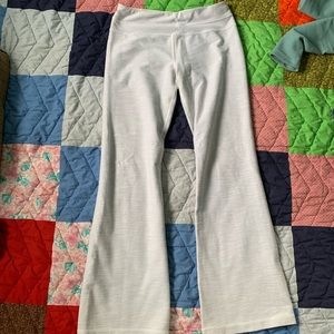 Lulu  pant- short length size 6 - off white color